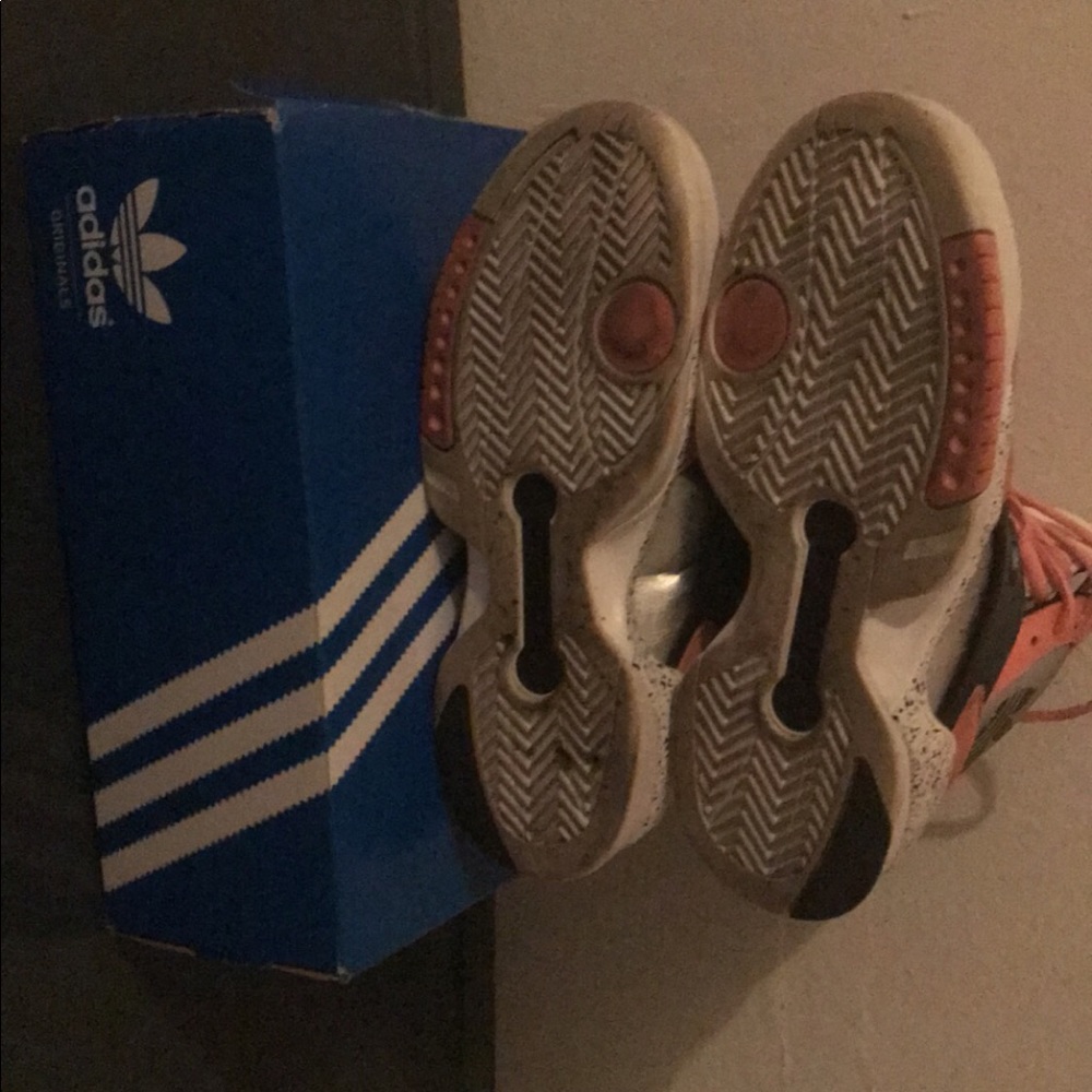 ADIDAS - Picture 2 of 4